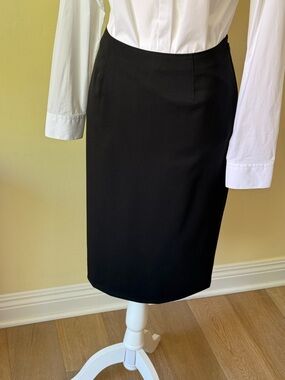 Valentino Black Tailored Pencil Skirt NWOT Size 6